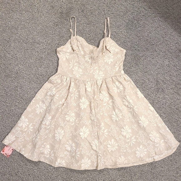 Shein Floral Embroidered Mini Dress Flare Hem Zip-Up Fitted Bodice Cream Small - Picture 6 of 12